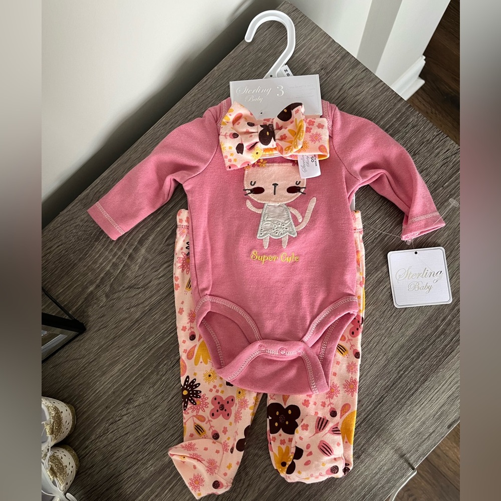 3-piece set of long sleeve onesie, bow and pant